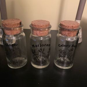 ⭐️Set of three herb jars they are 4 1/2 in
